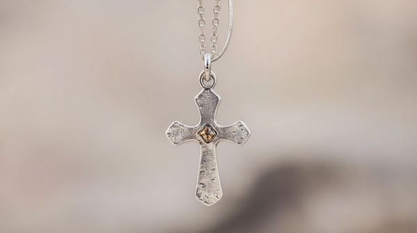 Top 5 croix en bijou de baptême pour enfants uniques